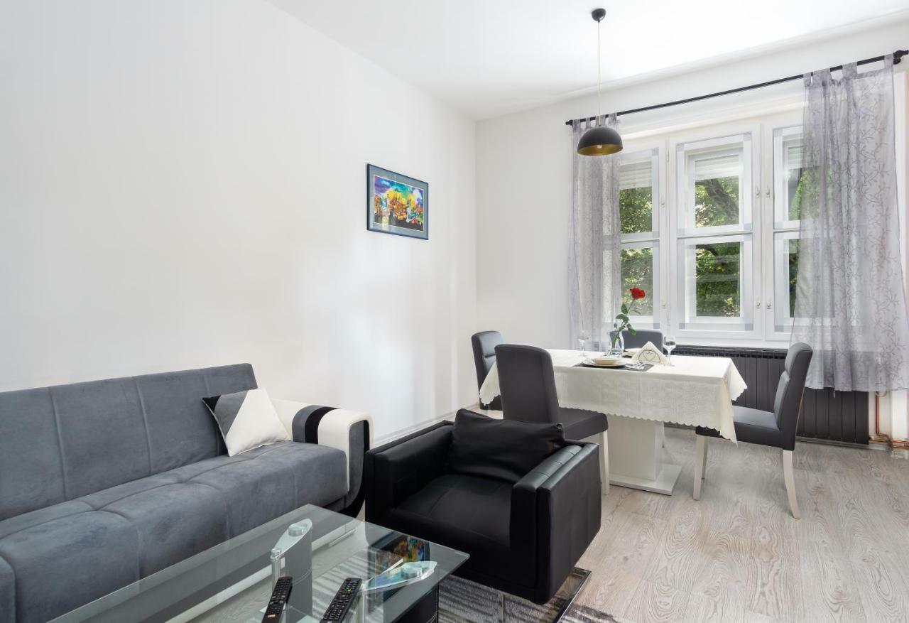 Apartman Ambasador ซาเกร็บ ภายนอก รูปภาพ